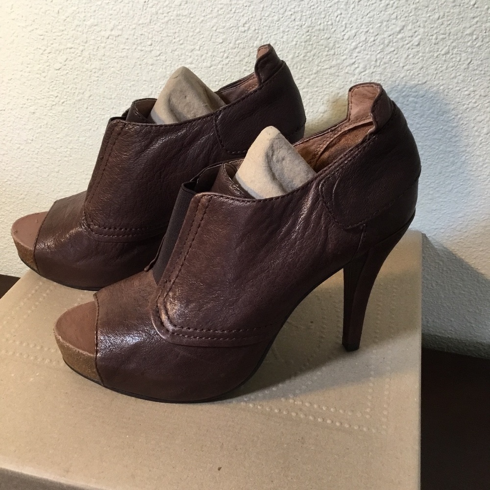 Vince Camuto Brown Leather Peep Toe Platform Shooties Heels Brown 4.5 Inch Heel